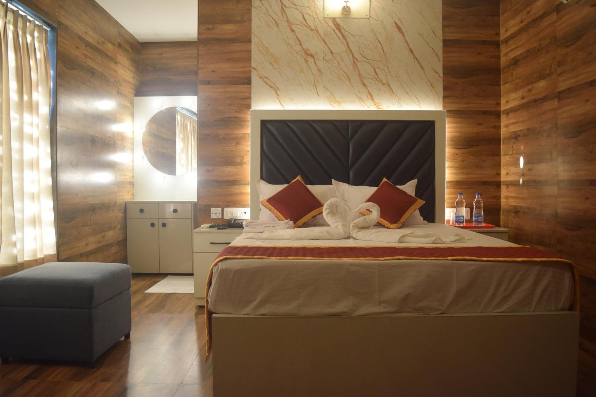 Esakki Empire Hotell Chennai Exteriör bild