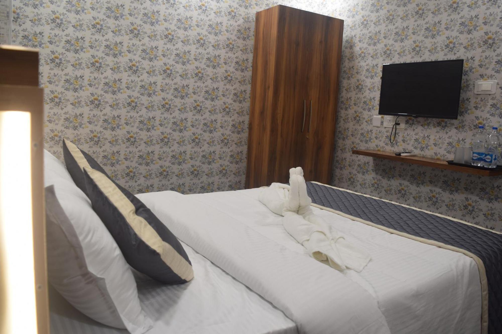 Esakki Empire Hotell Chennai Exteriör bild