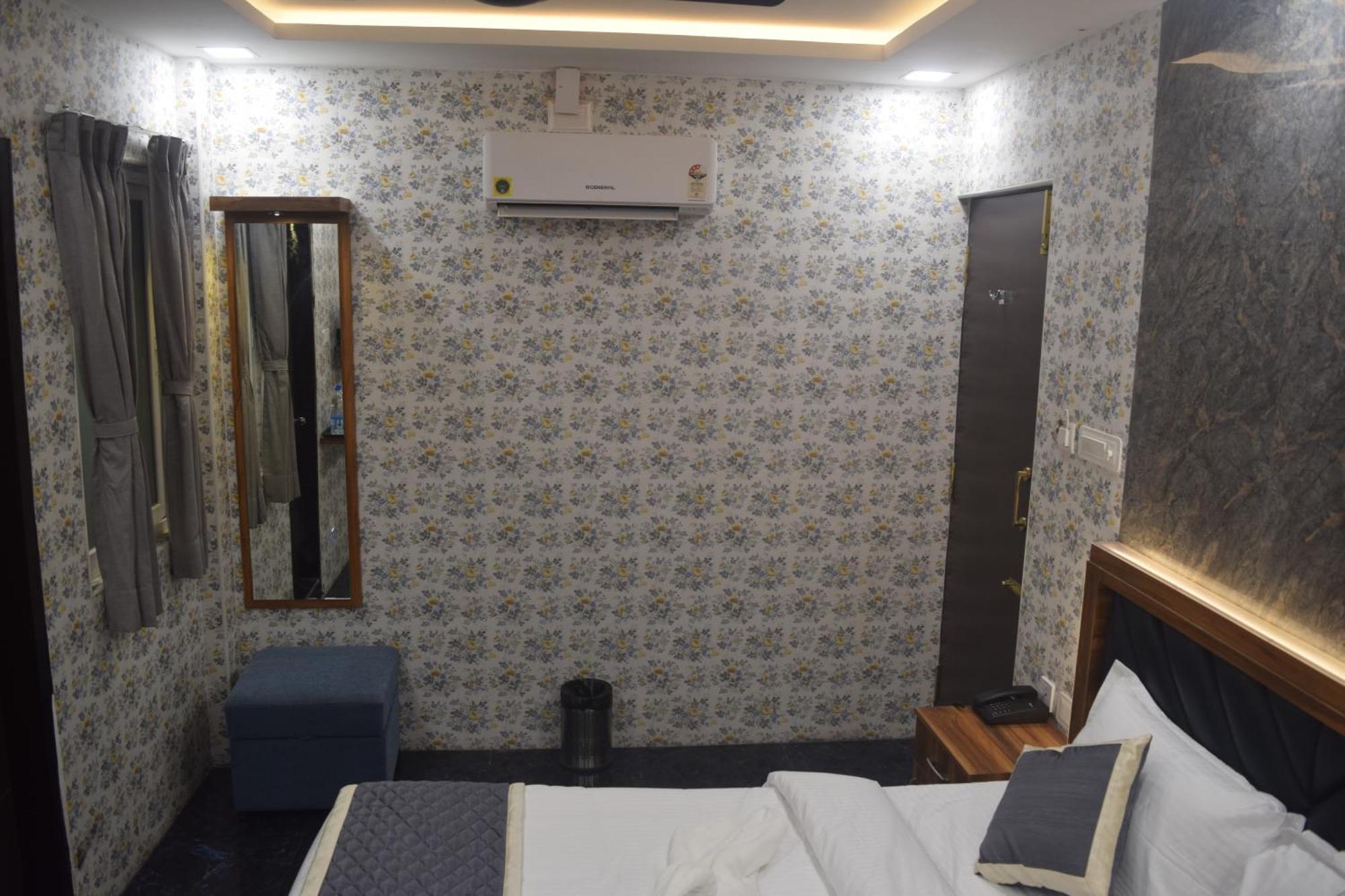 Esakki Empire Hotell Chennai Exteriör bild