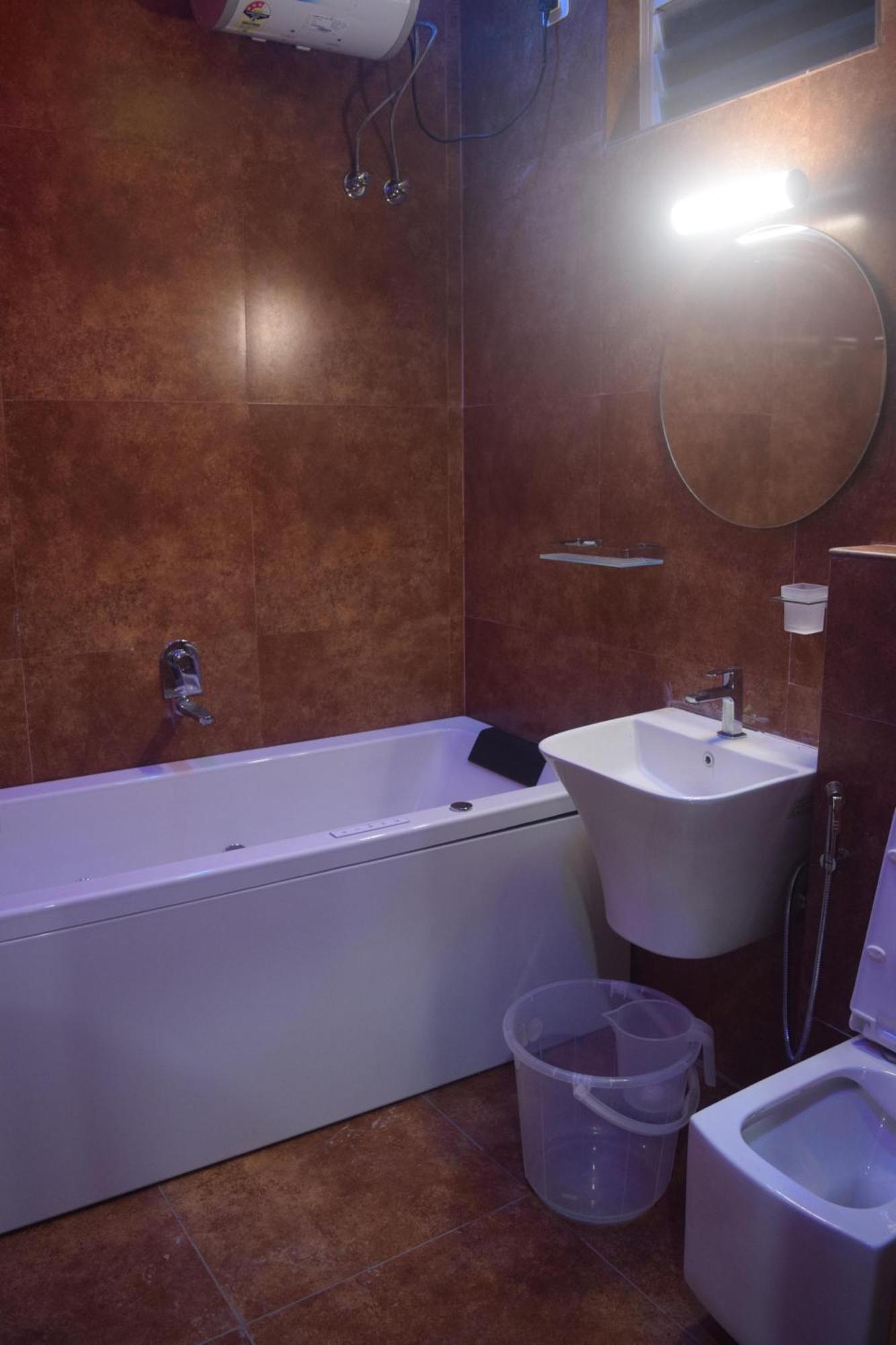 Esakki Empire Hotell Chennai Exteriör bild